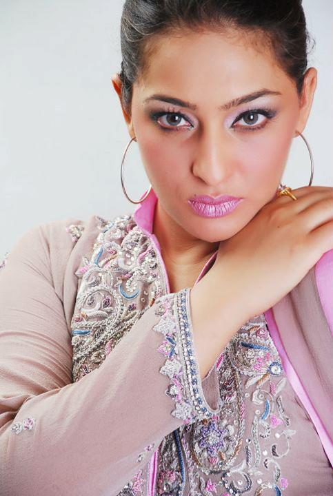 Female model photo shoot of Rija Ali