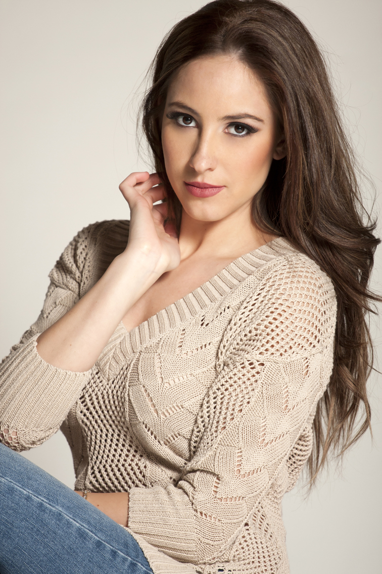 Female model photo shoot of Izabeli Garcia 
