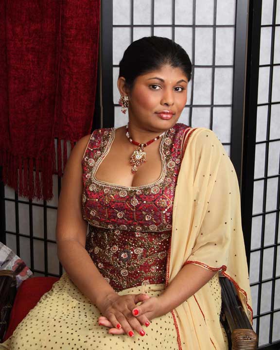 Female model photo shoot of Maya Suraj