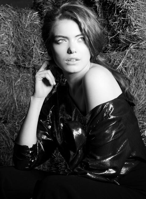 Female model photo shoot of Natalie Sky