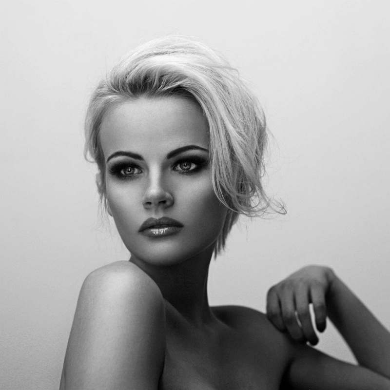 Female model photo shoot of Darja Tamm