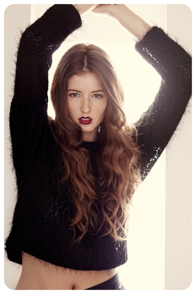 Female model photo shoot of Elise Hull MUA