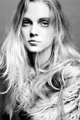 Female model photo shoot of Alimodel