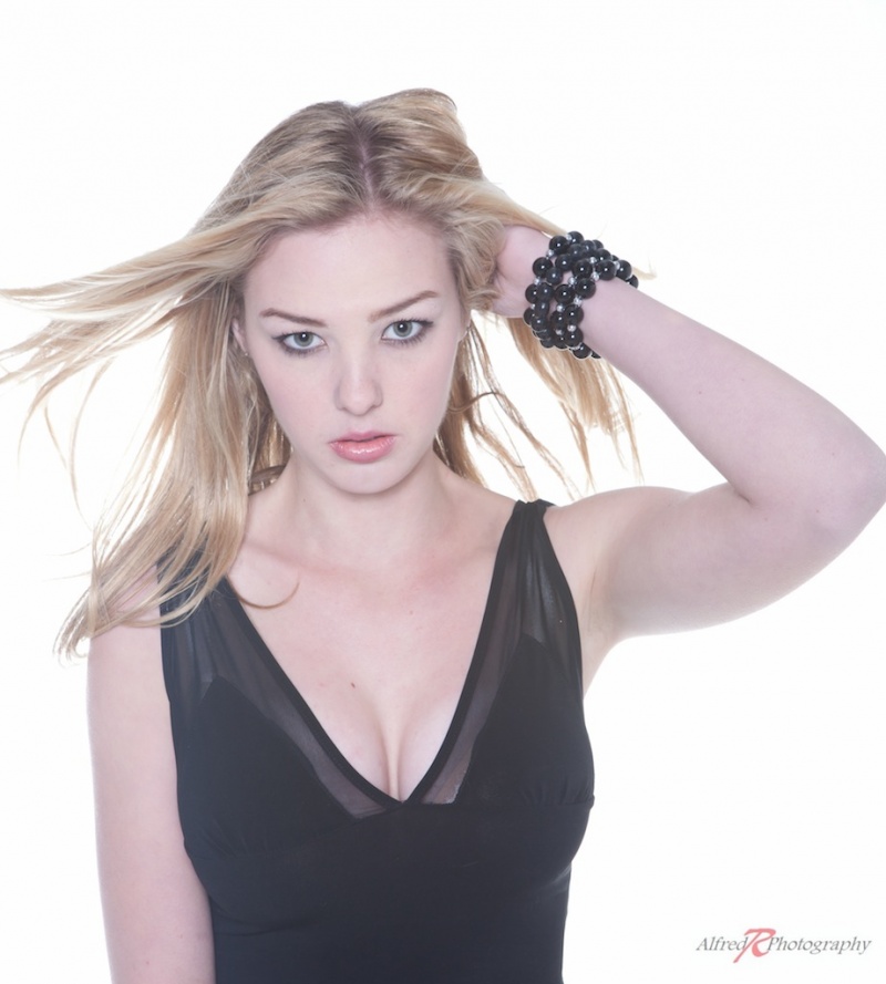 Female model photo shoot of Shannon McKercher