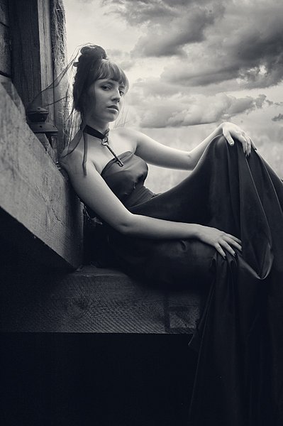 Female model photo shoot of Luna Vis