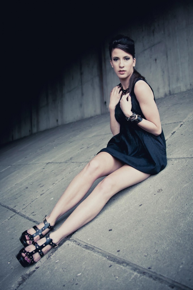 Female model photo shoot of Jo Leavey