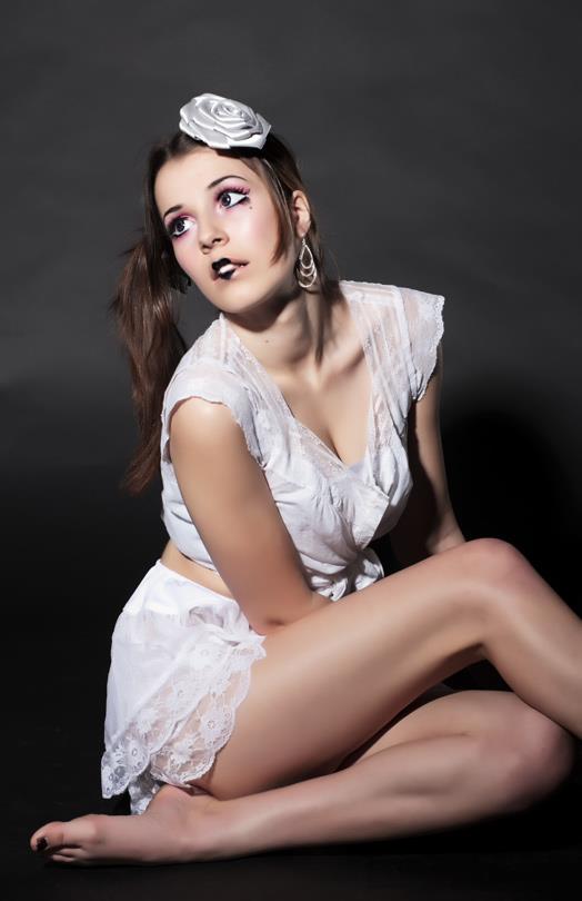 Female model photo shoot of Amber Fitzgerald