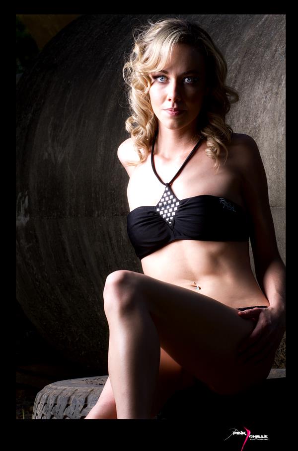 Female model photo shoot of Brialee Jillynda