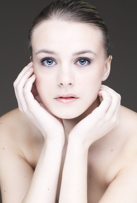 Female model photo shoot of Sophie Desbrow