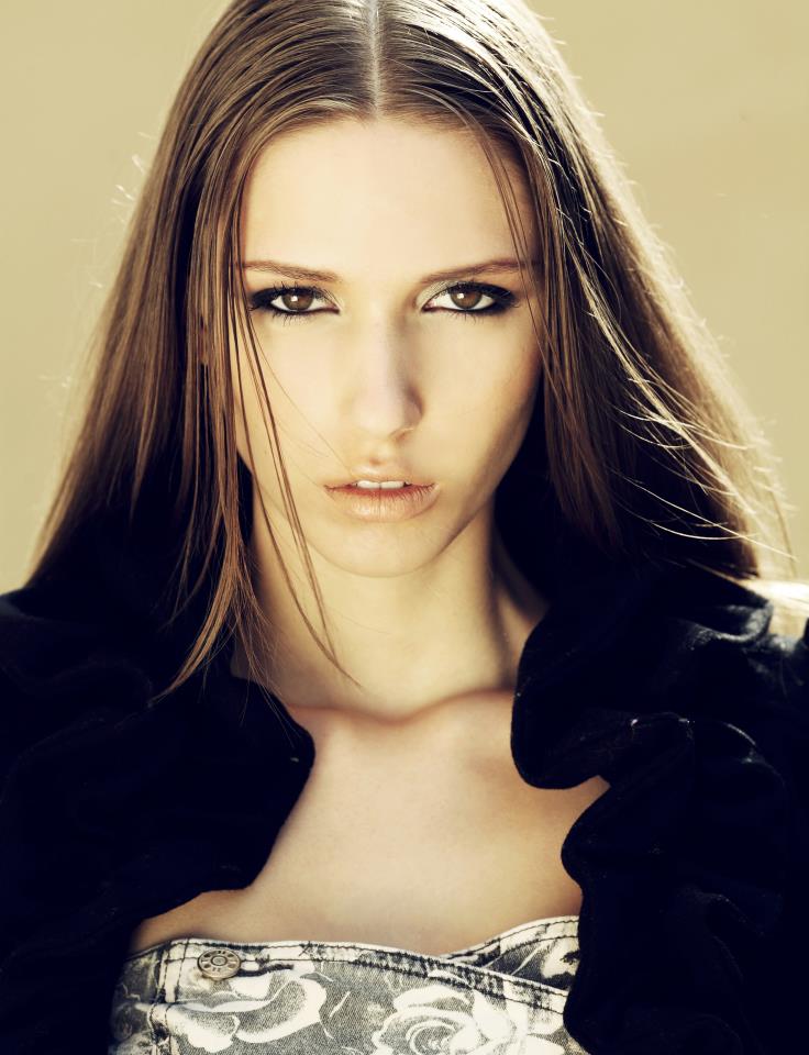 Female model photo shoot of Landiana