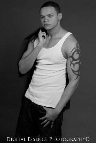 Male model photo shoot of Darren Hardaway