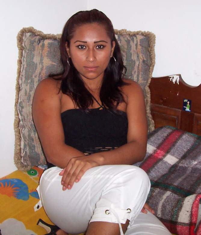 Female model photo shoot of fernanda sandoval