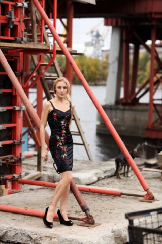 Female model photo shoot of Natalie Shelkova