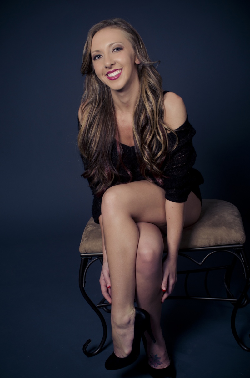 Female model photo shoot of Nikki Lynn 