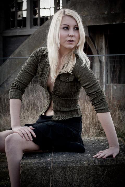 Female model photo shoot of Elketj