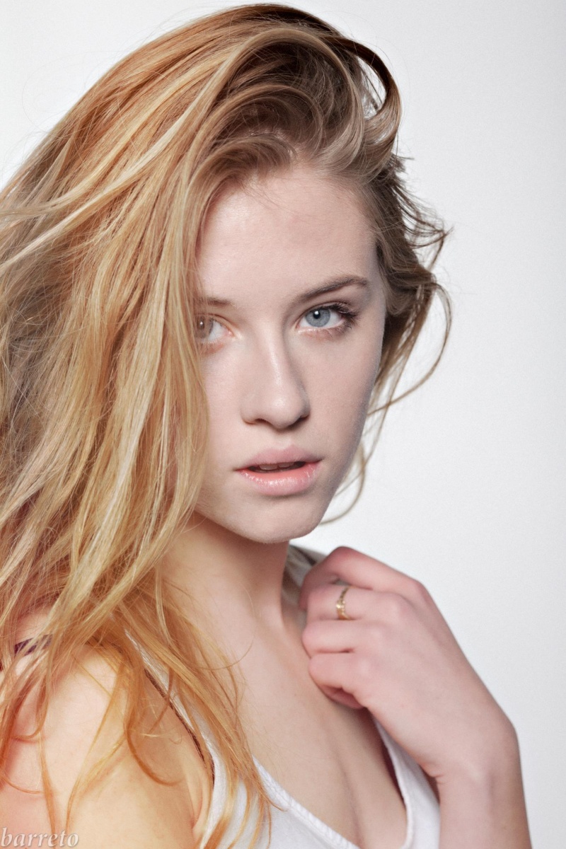 Female model photo shoot of Madelaine Turner