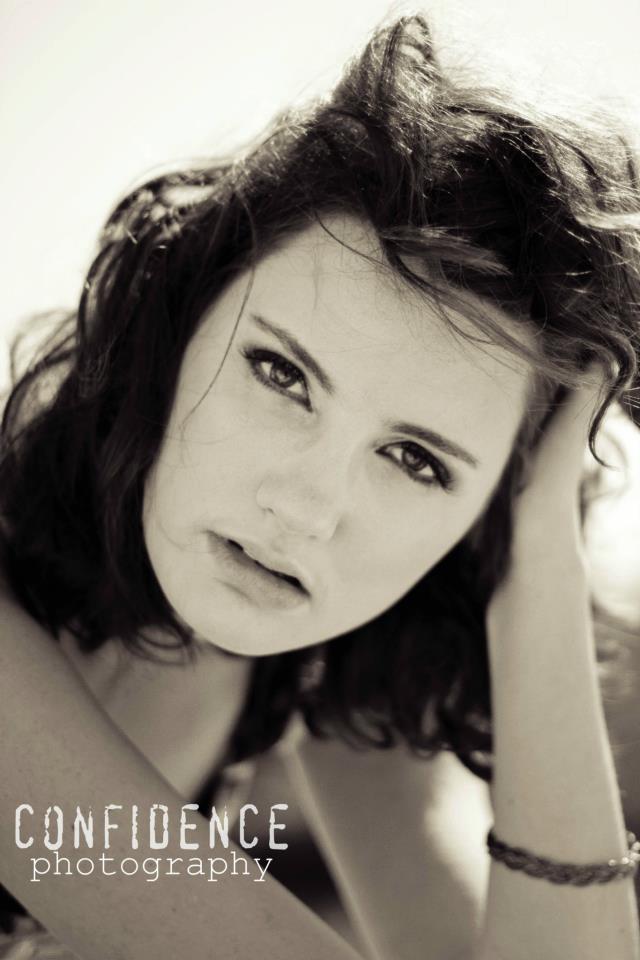 Female model photo shoot of Amber Aikens