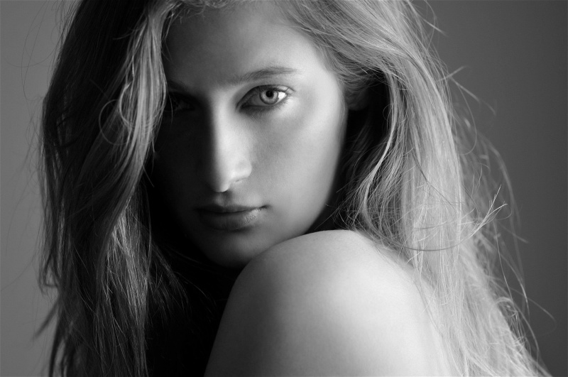 Female model photo shoot of Vanessa Hulot