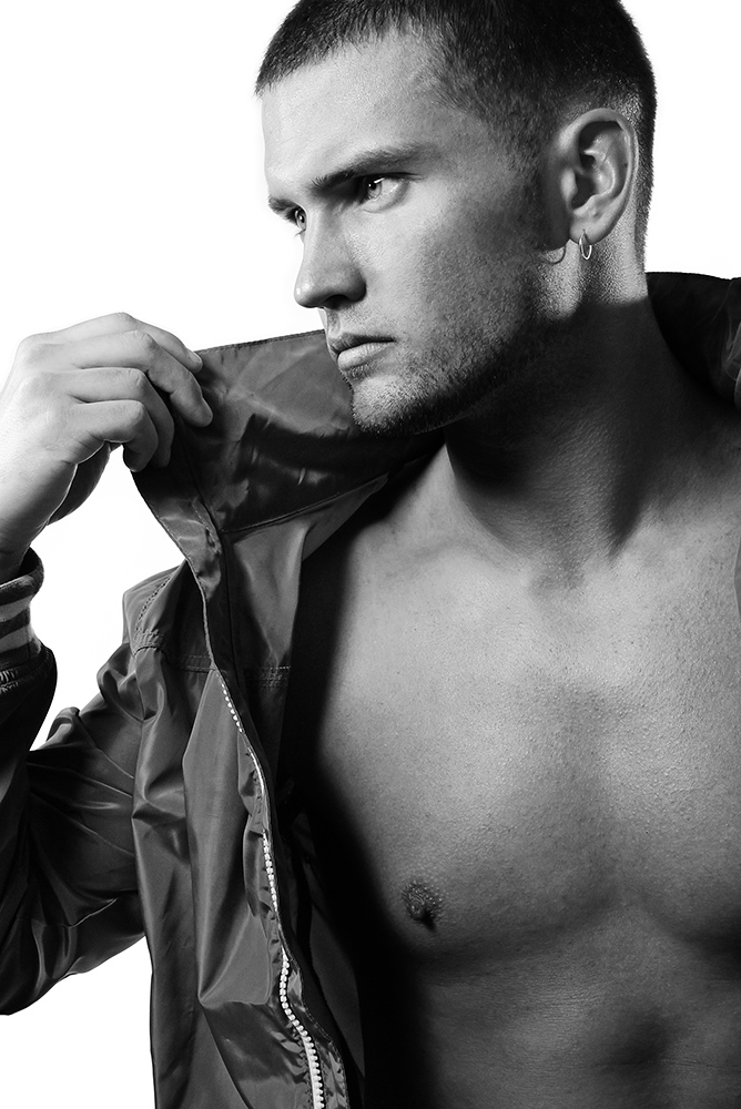 Male model photo shoot of Andrew Hutt
