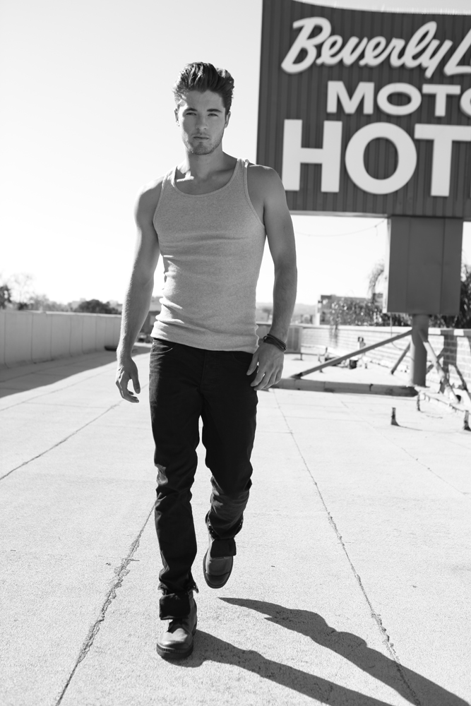 Male model photo shoot of Wade Poezyn in Beverly Laurel Hotel roof