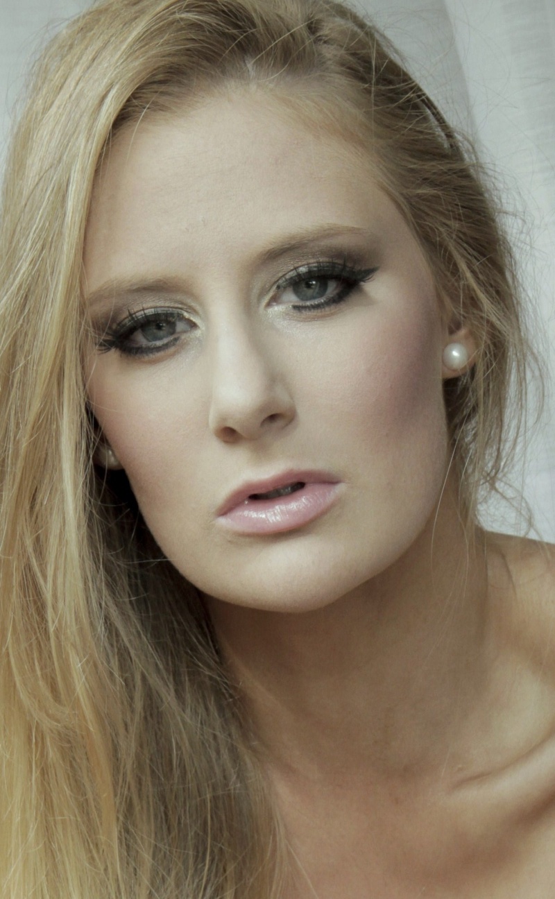 Female model photo shoot of Victoria Dawson