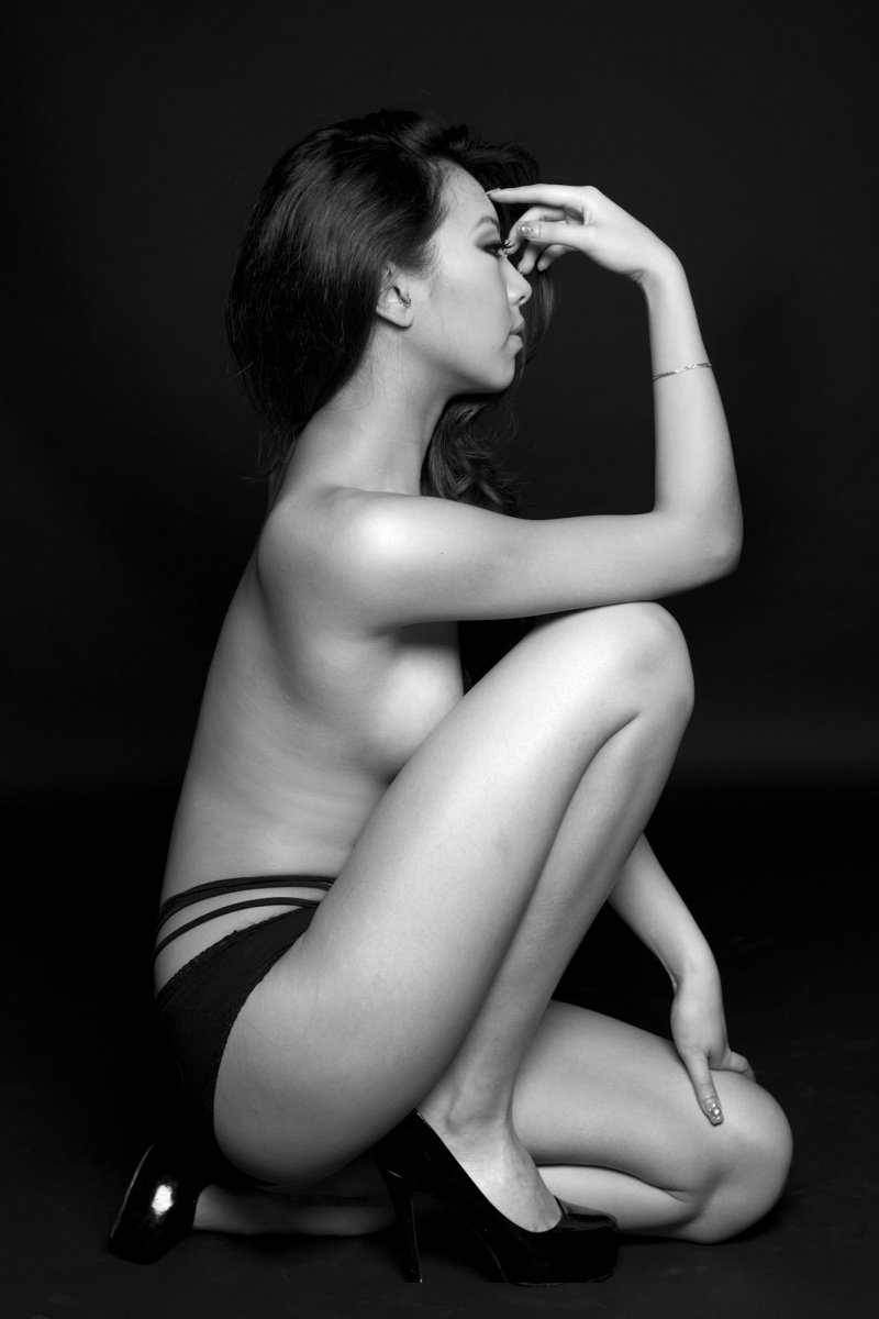 Female model photo shoot of Winnie Felicia by dcdp