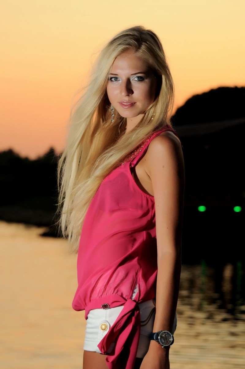 Female model photo shoot of Xeniya Chigrina