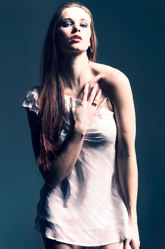 Female model photo shoot of Ruanne Schwiet