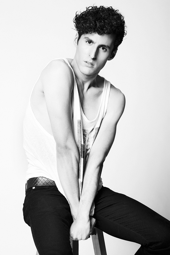 Male model photo shoot of Alejandro Centeno