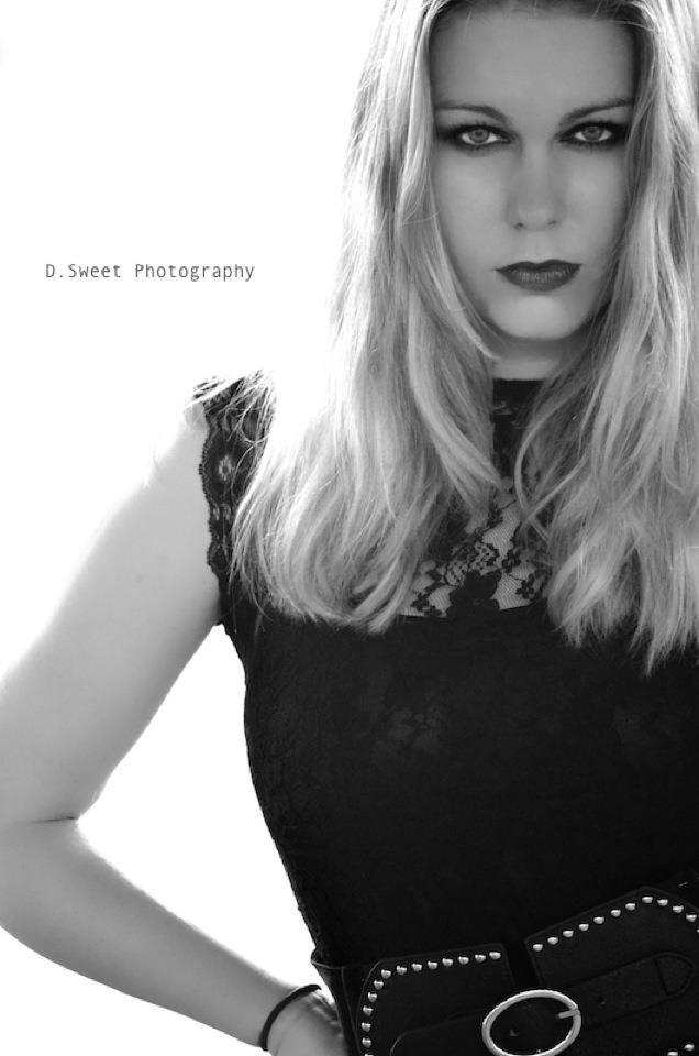 Female model photo shoot of Hannah Jeude