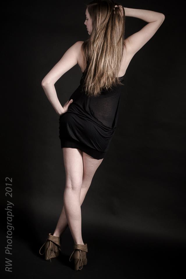 Female model photo shoot of Jasmin Wells by Randy White Photography