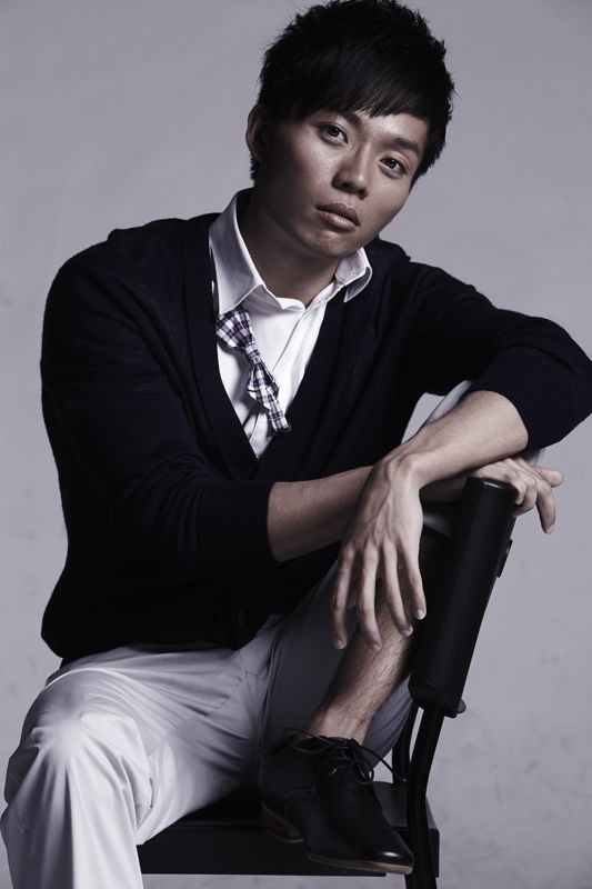 Male model photo shoot of Tay Yuanqi