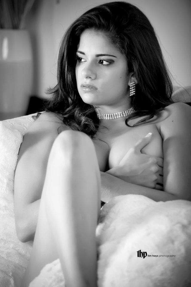 Female model photo shoot of Bella Meeya