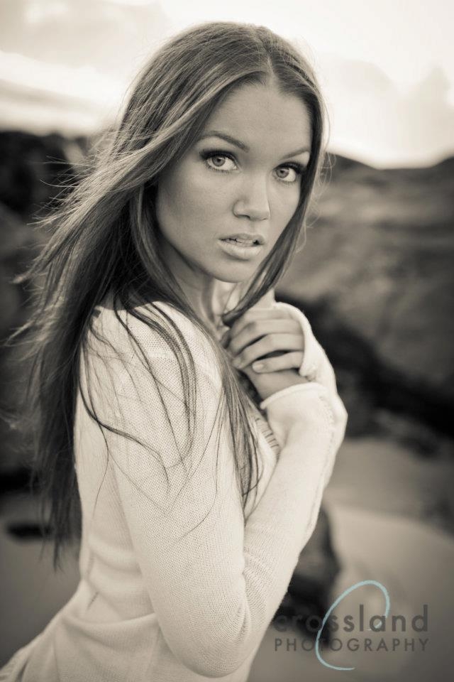 Female model photo shoot of Jessi Nugent