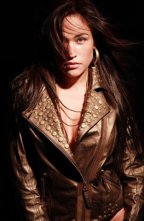 Female model photo shoot of Romina Pineiro