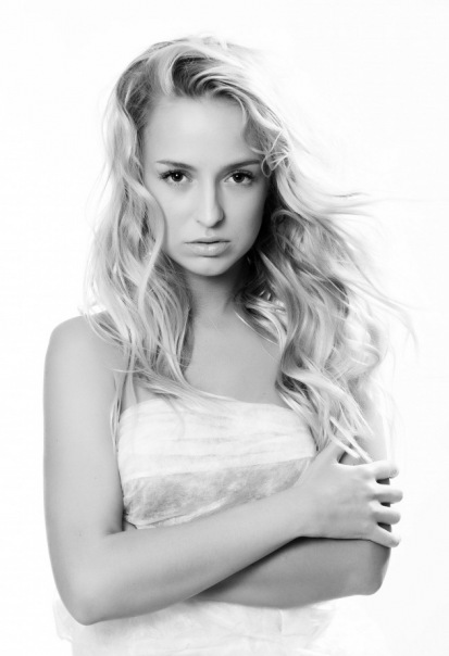 Female model photo shoot of PolinaBemova