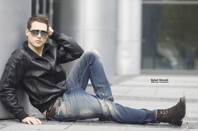 Male model photo shoot of Refael M