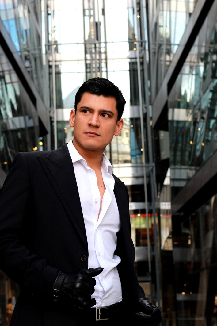 Male model photo shoot of Cesar Farias in London - The City