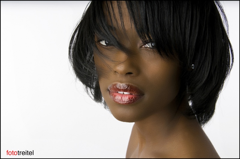 Female model photo shoot of Tynecia by fototreitel