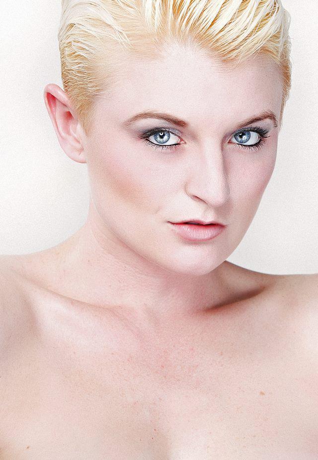 Female model photo shoot of Shealyn Sharleen by el Jong