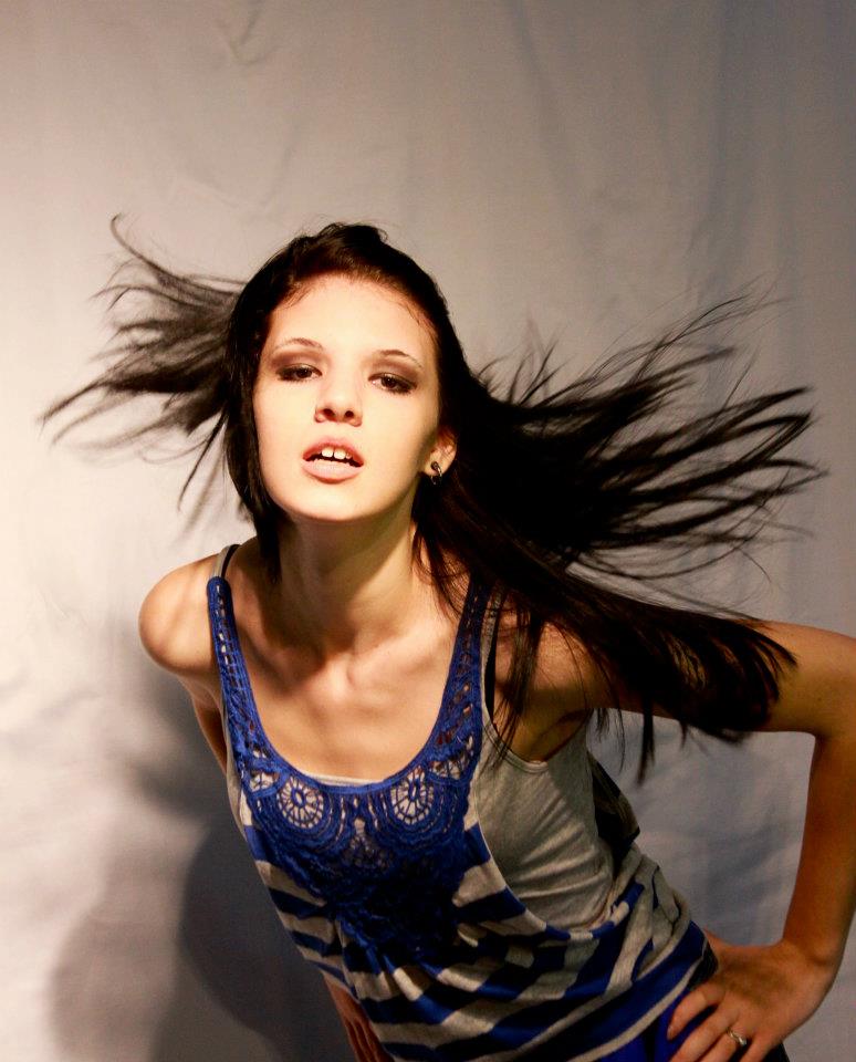Female model photo shoot of Chelsi Hood