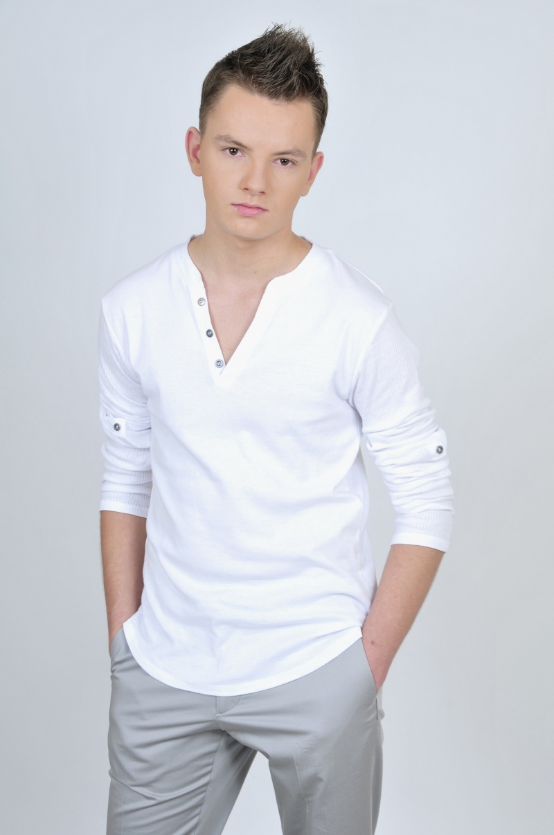 Male model photo shoot of Kamil Ladzik