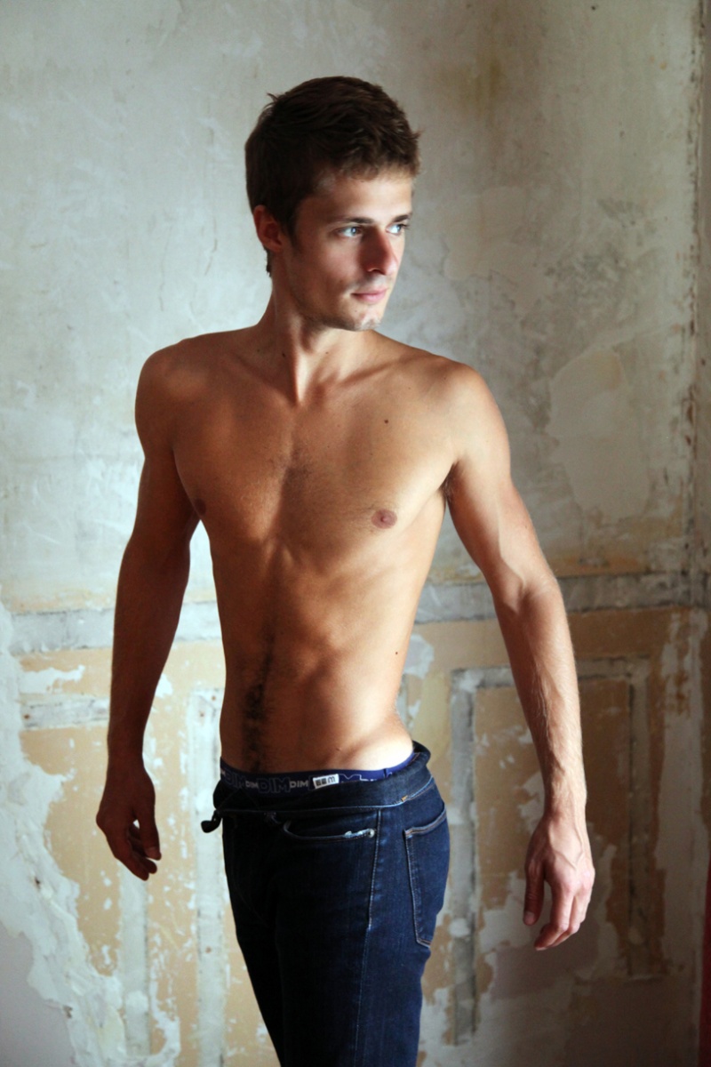 Male model photo shoot of r o flinn in Paris