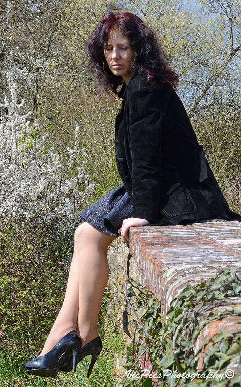 Female model photo shoot of Sarah Tonnelier by VicPics