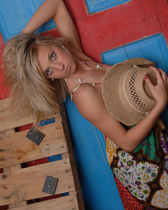 Female model photo shoot of Kayla Ray 