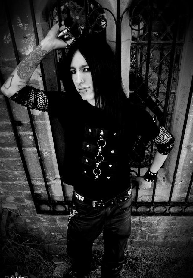 Male model photo shoot of Andy Filth