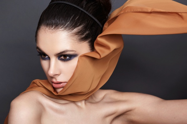 Female model photo shoot of julia wren makeup
