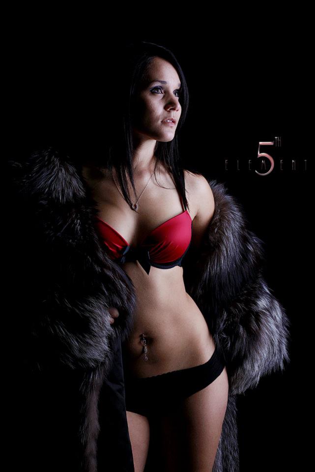Female model photo shoot of SerenaH