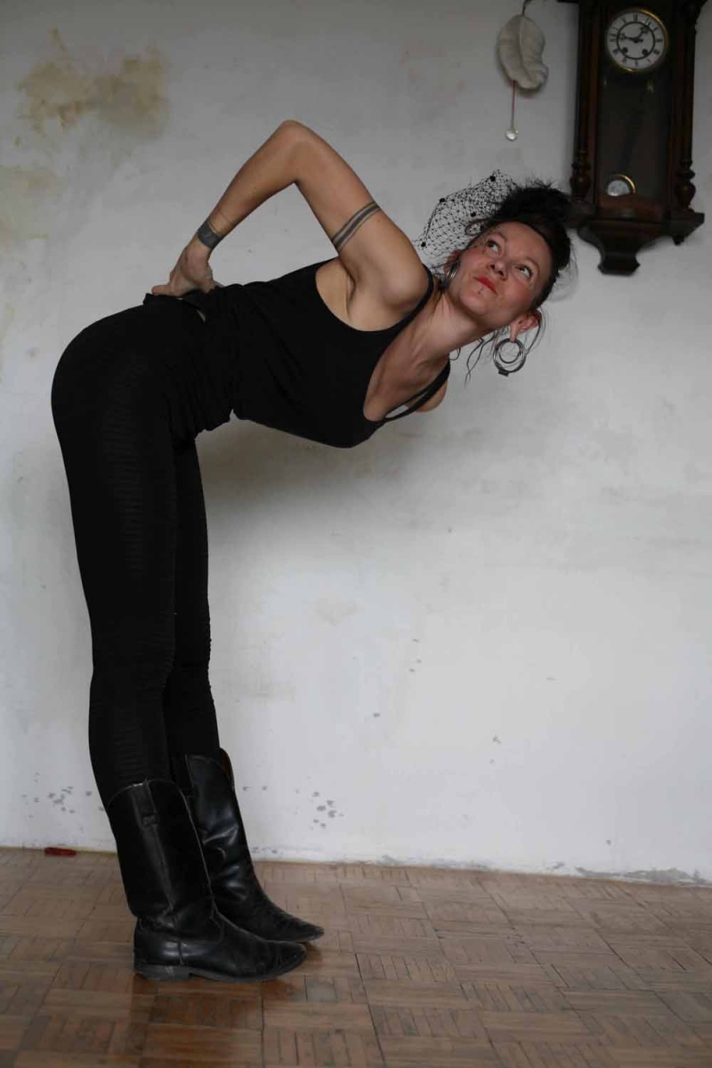Female model photo shoot of evaki