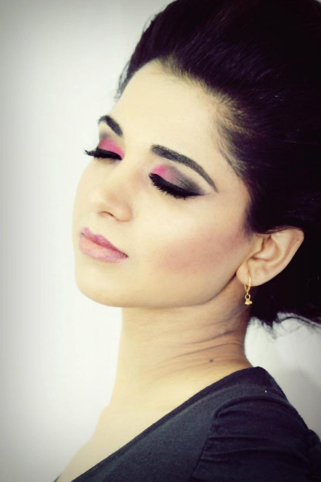 Female model photo shoot of Zanib 
